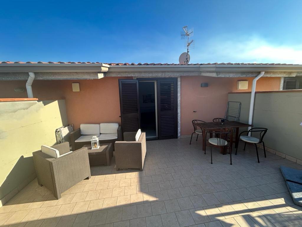 Nina Apartament Giardini Naxos Con Posto Auto 外观 照片