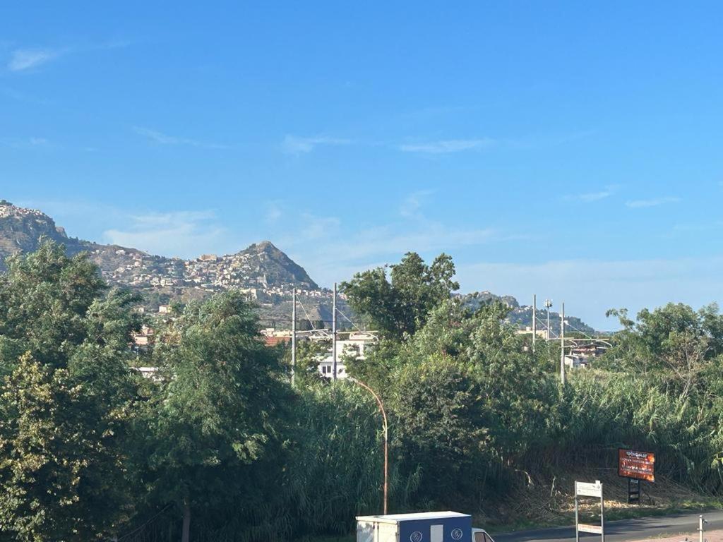 Nina Apartament Giardini Naxos Con Posto Auto 外观 照片